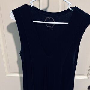 Black V-Neck Sleeveless Tunic Top - Size L